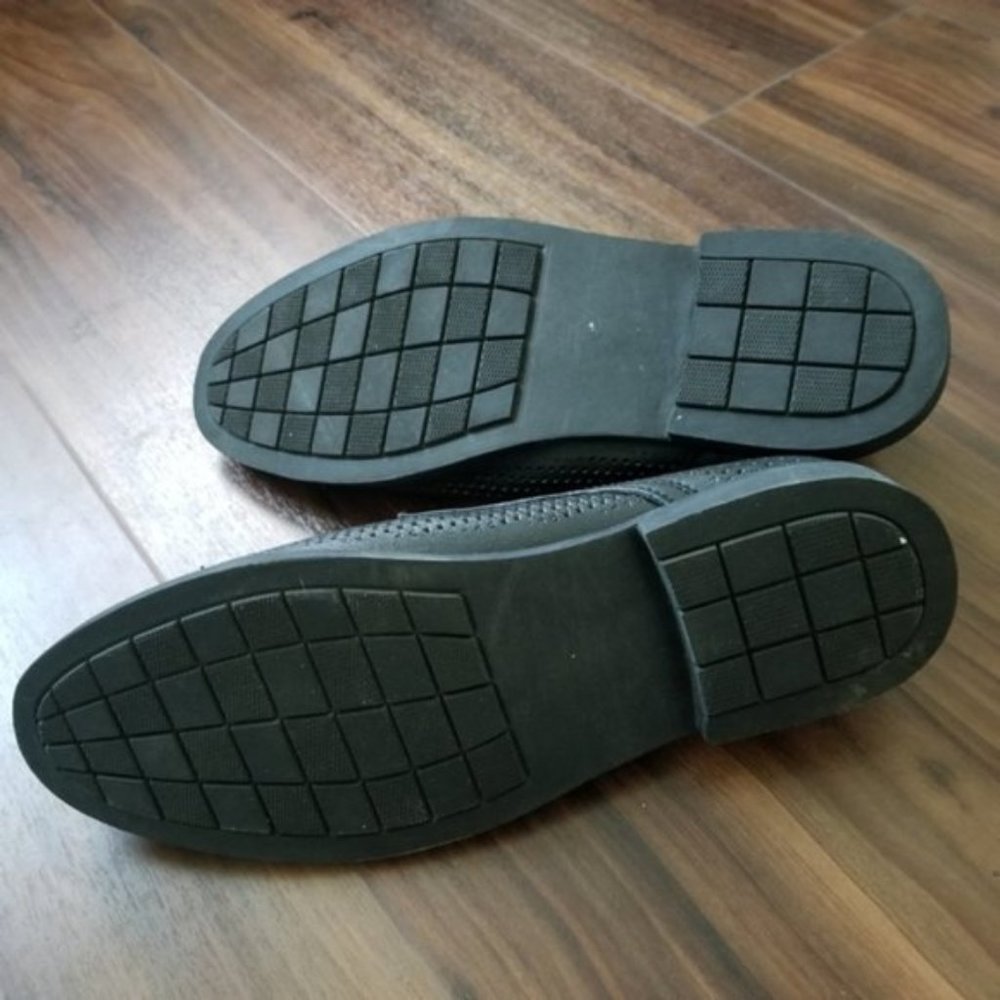 Shoes - Picture 2 of 7